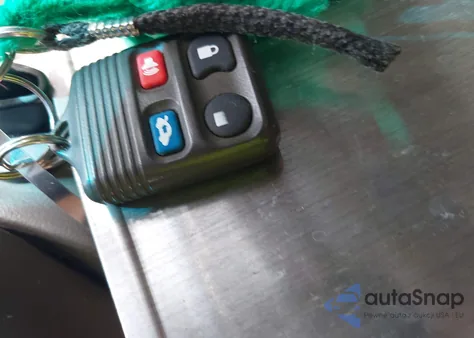 2000 Ford Crown Victoria z USA, uszkodzony, nr VIN 2FAFP73W7YX121917